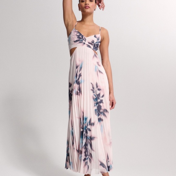 Abercrombie & Fitch Dresses & Skirts - Abercrombie & Fitch Giselle Babydoll Maxi Dress